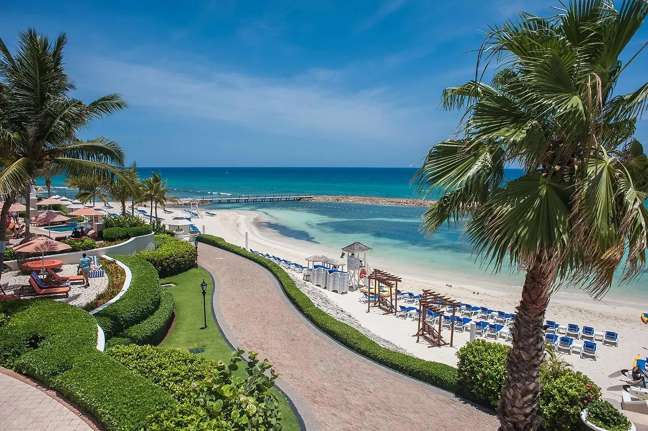 Palmyra Luxury Beach Condos モンテゴ・ベイ アパート
