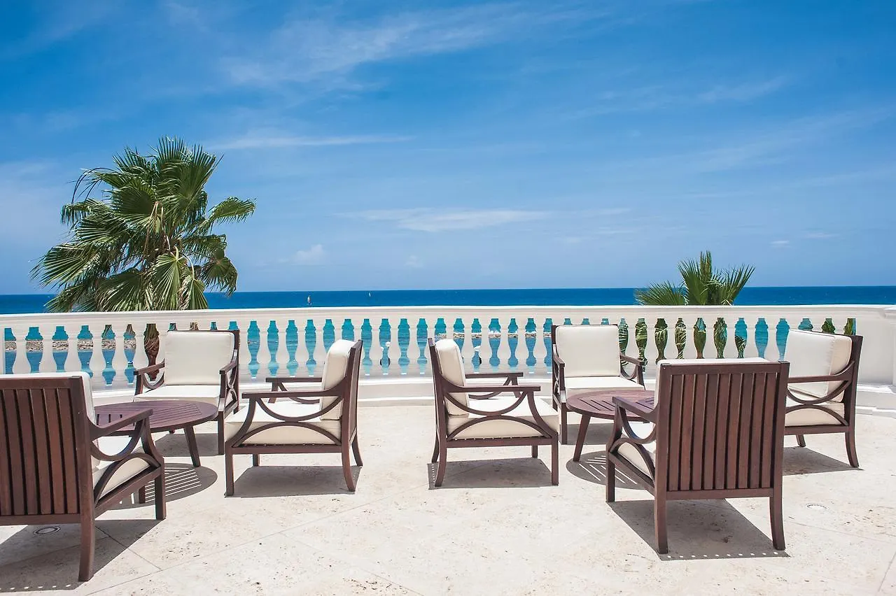 Palmyra Luxury Beach Condos モンテゴ・ベイ